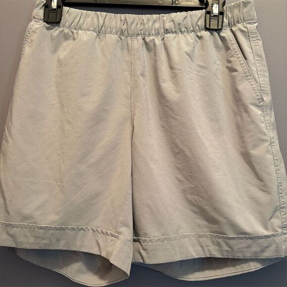 Athleta Women's Gray Striped Shorts Size M Casual Elastic Waist - Picture 1 of 10